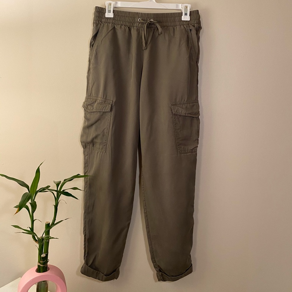 H&M lightweight army green jogger style cargo pant